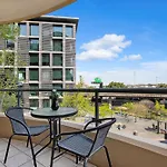 Pyrmont 2 Bed Apartment - Prime Location W Parking