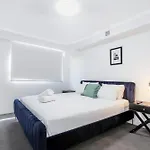 Pyrmont 2 Bed Apartment - Prime Location W Parking