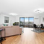Pyrmont 2 Bed Apartment - Prime Location W Parking