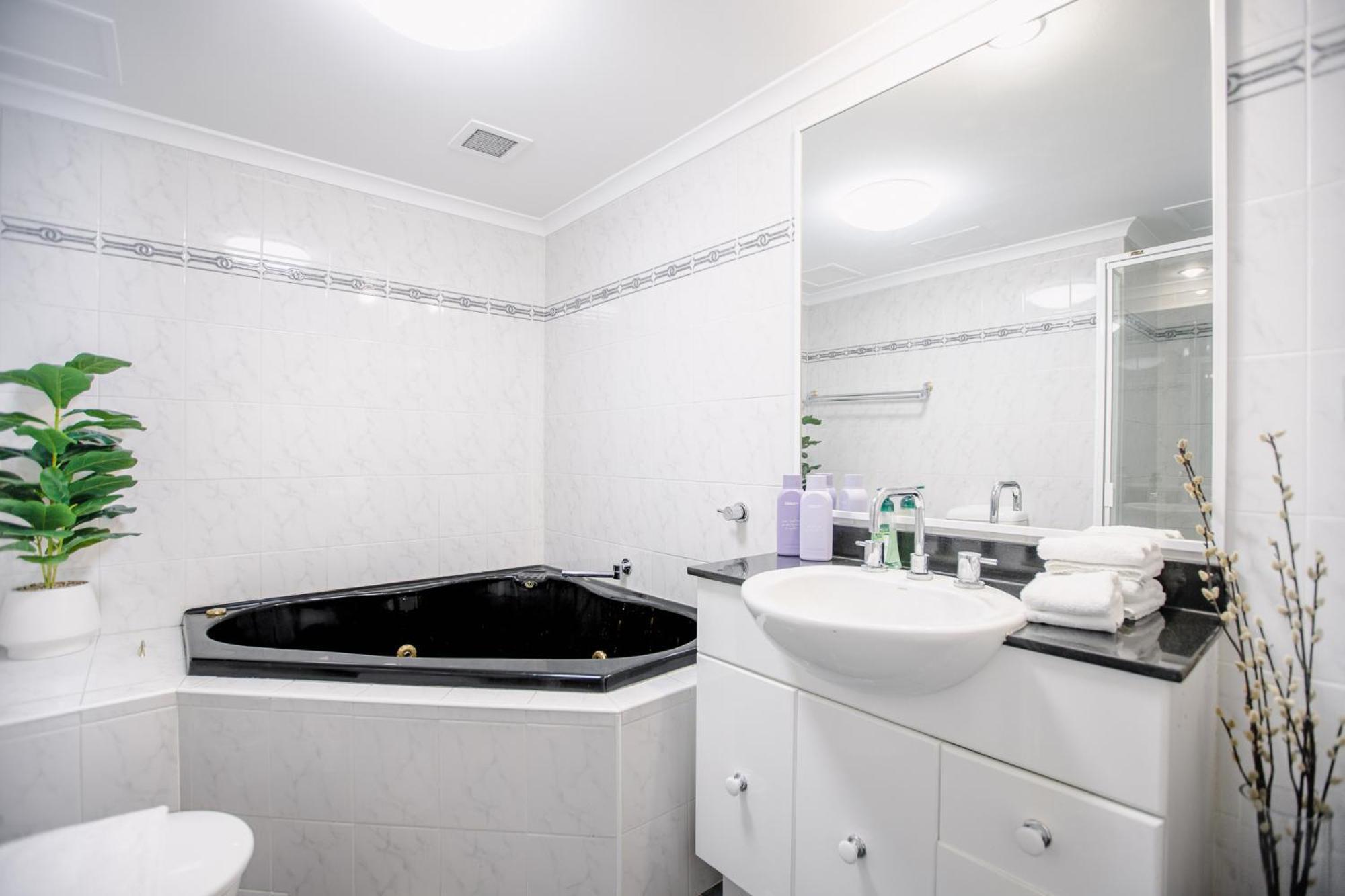 Pyrmont 2 Bed - Prime Location W Parking Sydney