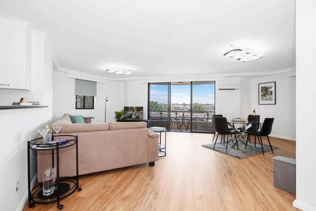 Pyrmont 2 Bed - Prime Location W Parking Apartment Sydney